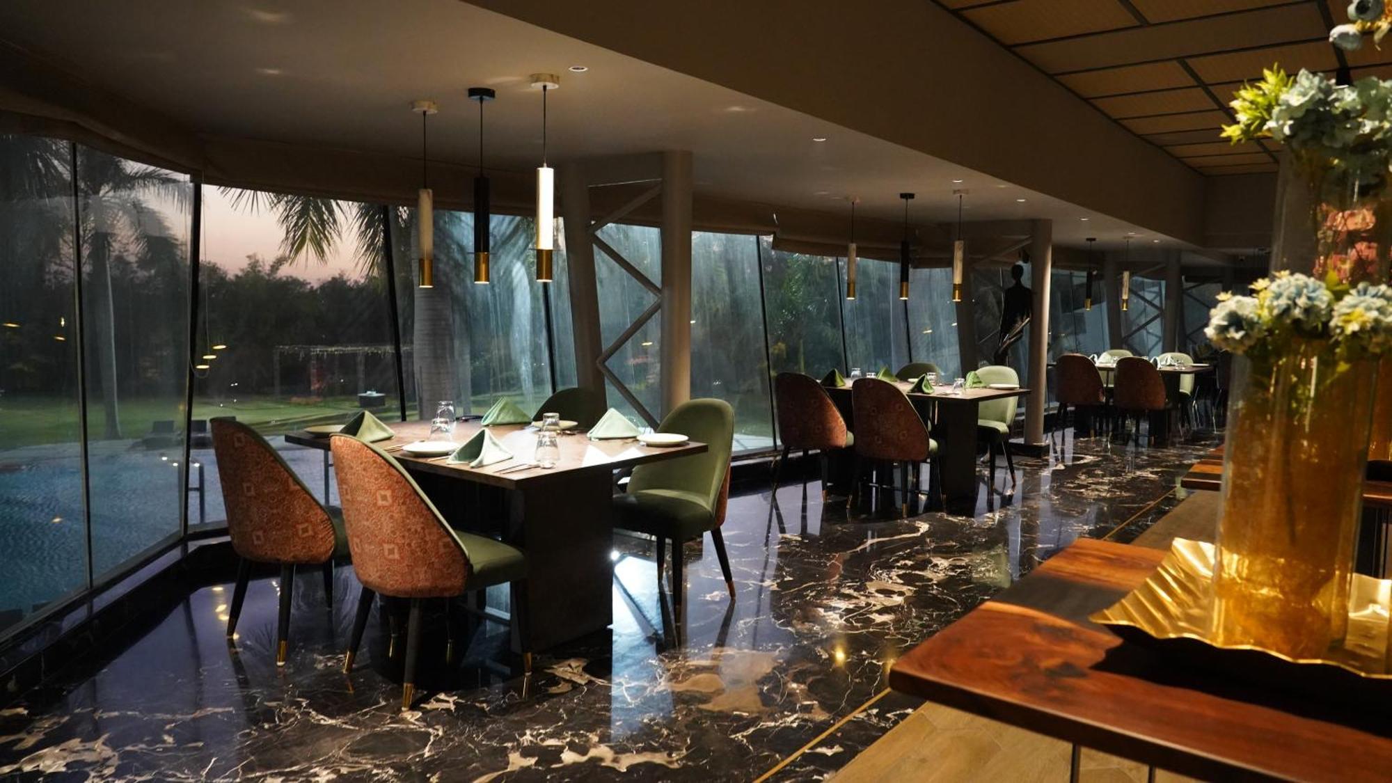 Seasons Rajkot Hotel Kültér fotó