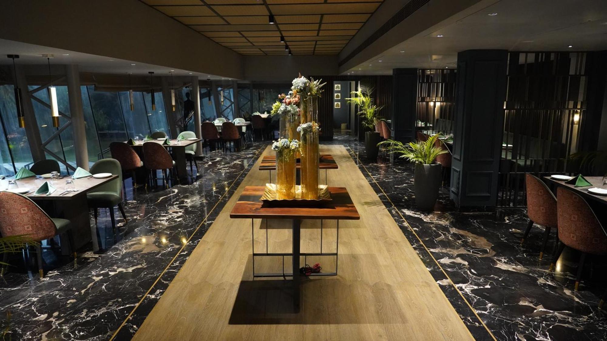 Seasons Rajkot Hotel Kültér fotó