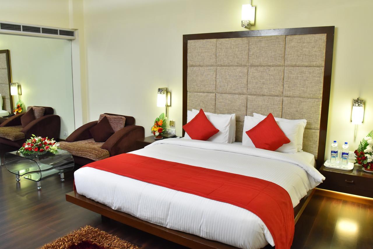 Seasons Rajkot Hotel Kültér fotó