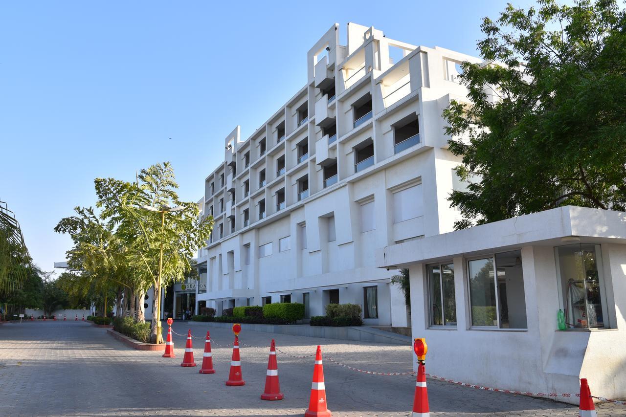 Seasons Rajkot Hotel Kültér fotó