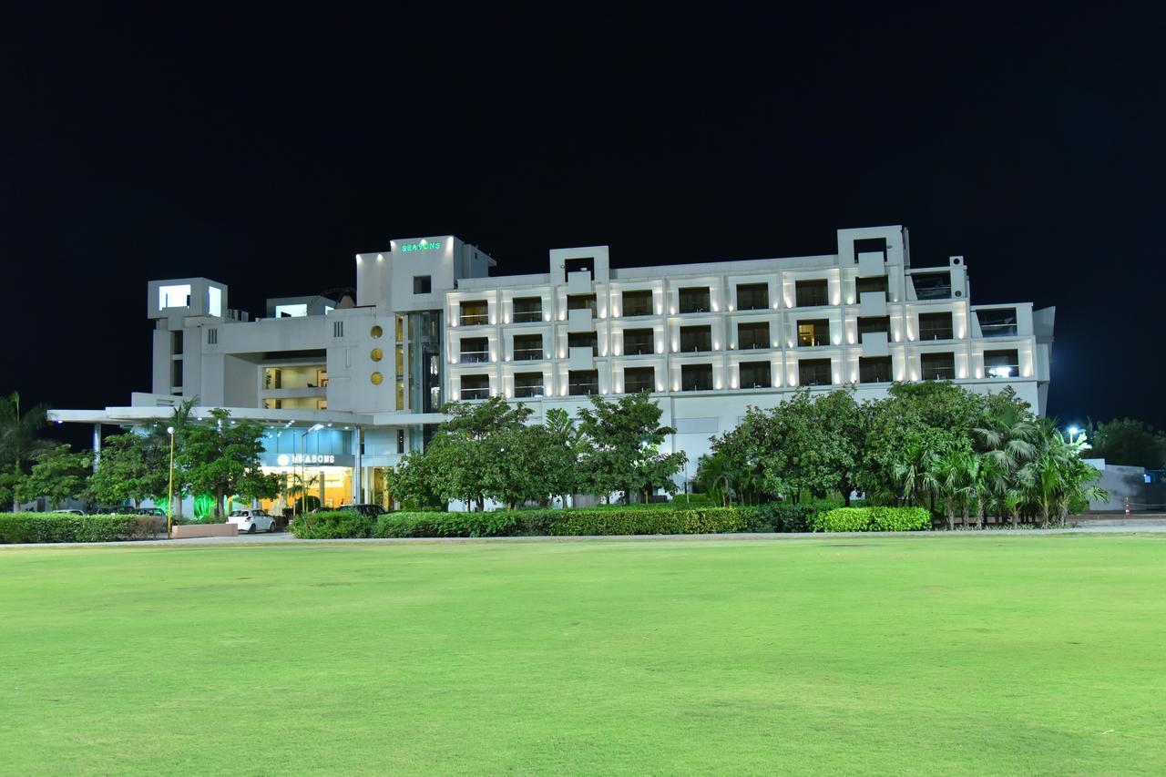 Seasons Rajkot Hotel Kültér fotó